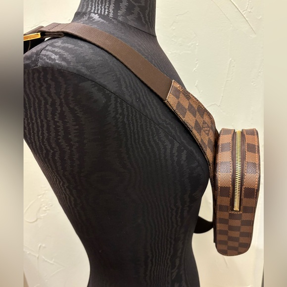 Louis Vuitton Geronimos belt bag - Picture 3 of 10